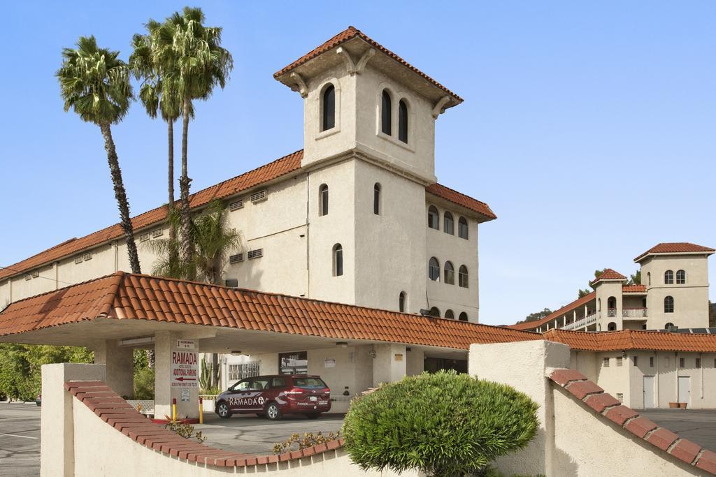 Hotel Ramada By Wyndham Burbank Airport Exterior foto