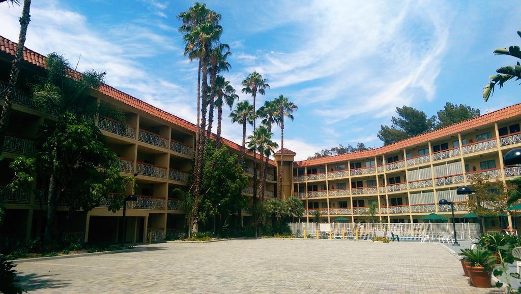 Hotel Ramada By Wyndham Burbank Airport Exterior foto