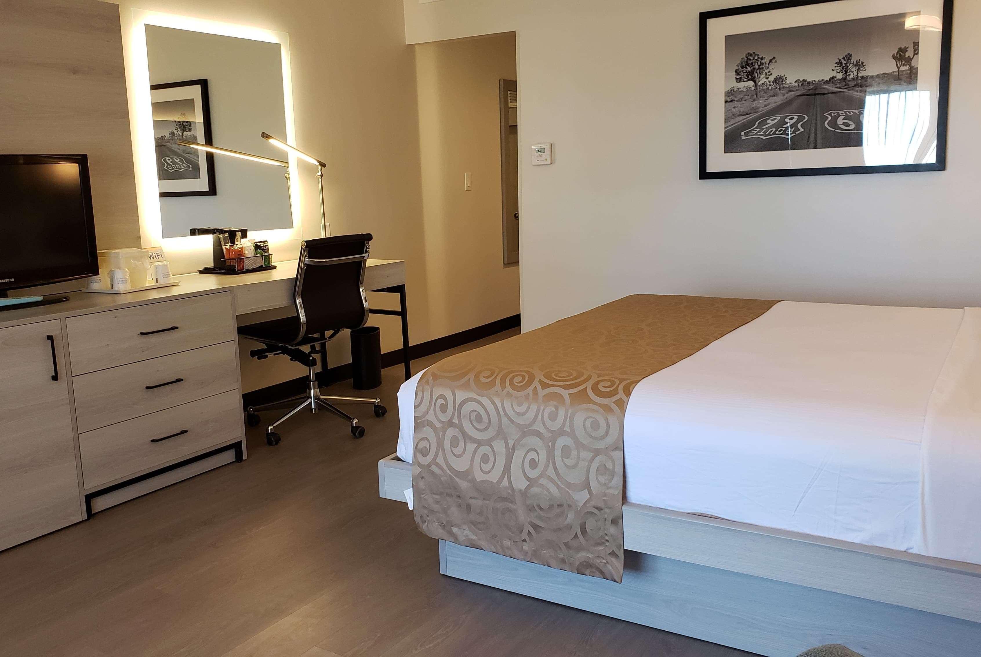 Hotel Ramada By Wyndham Burbank Airport Exterior foto