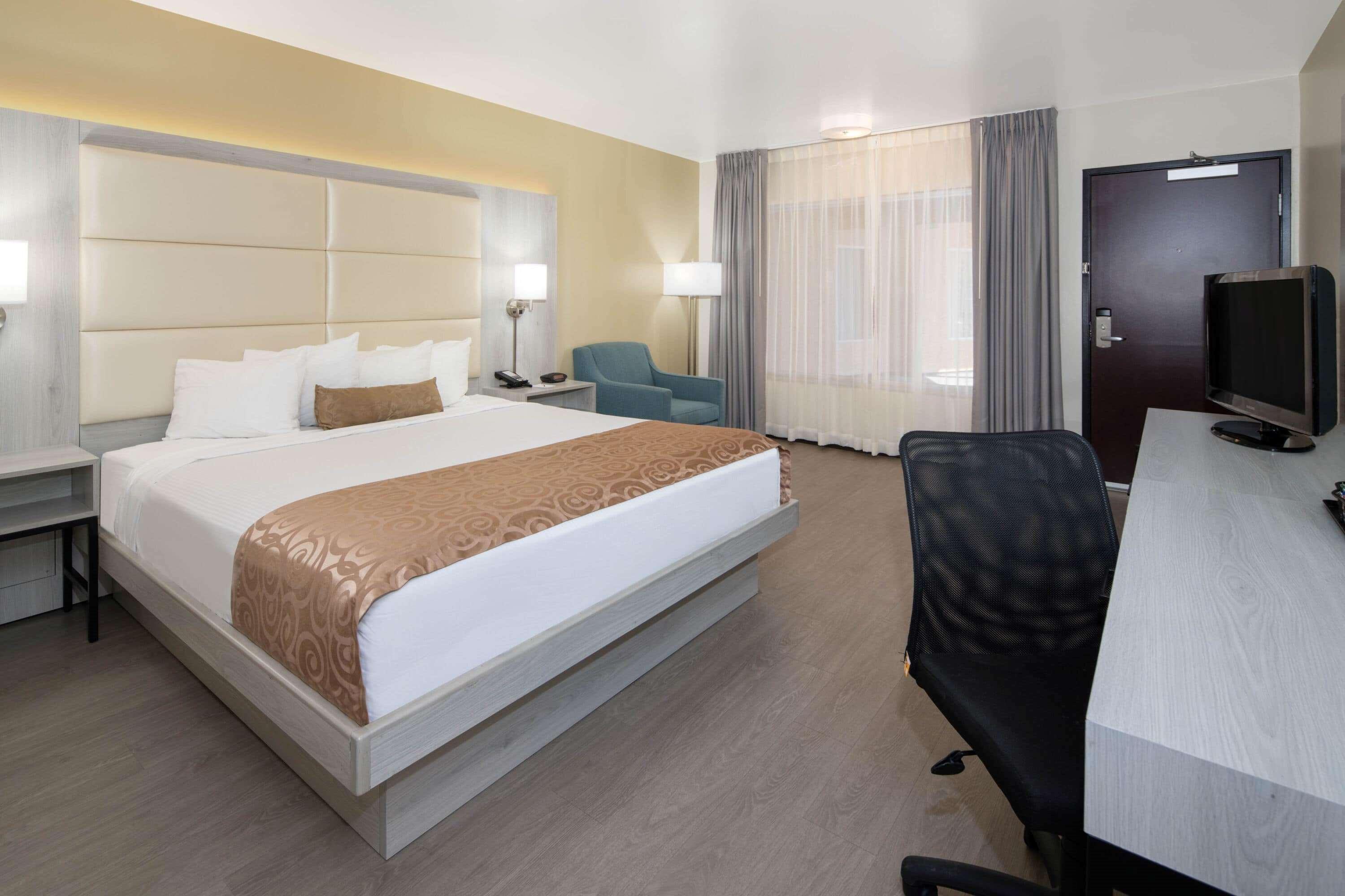 Hotel Ramada By Wyndham Burbank Airport Exterior foto