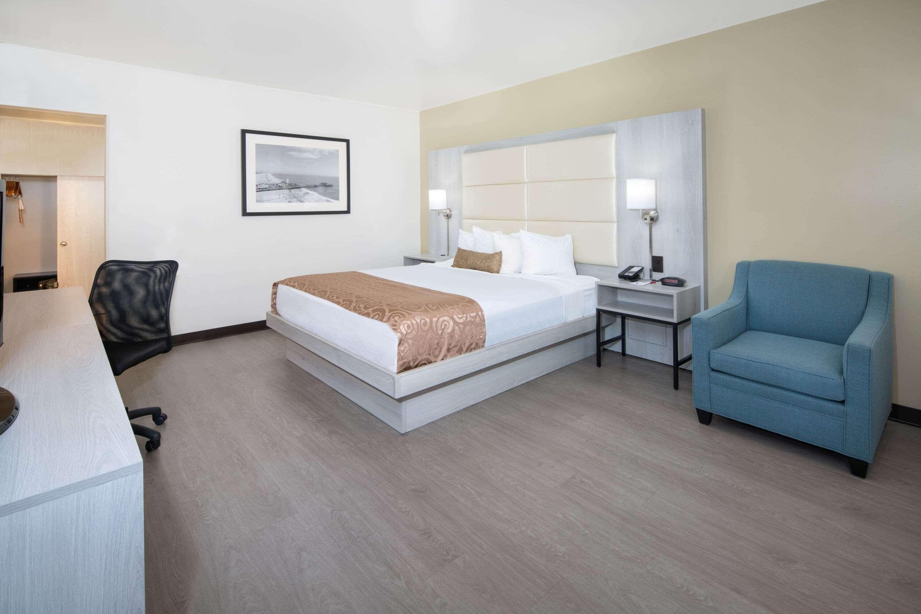 Hotel Ramada By Wyndham Burbank Airport Exterior foto