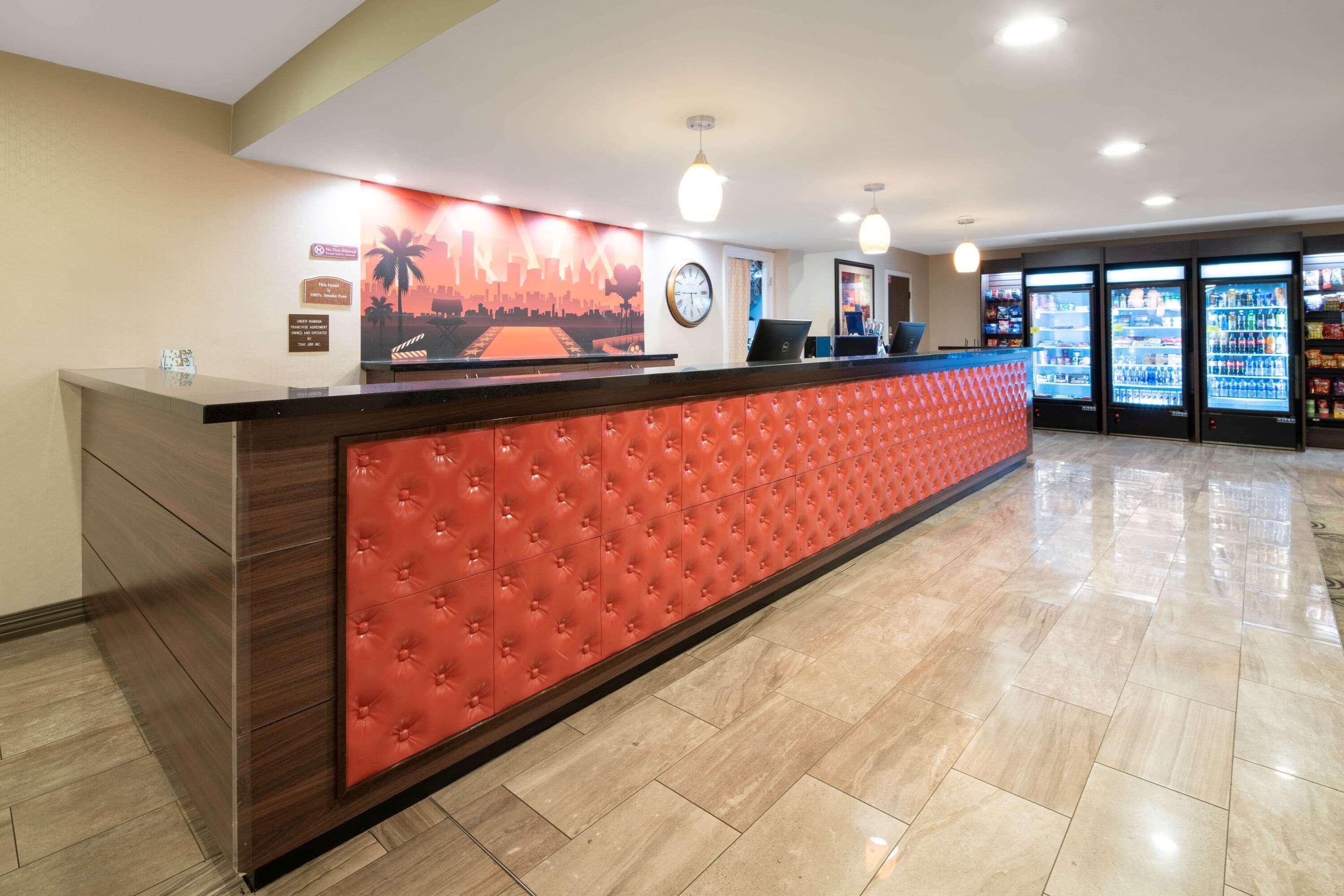 Hotel Ramada By Wyndham Burbank Airport Exterior foto