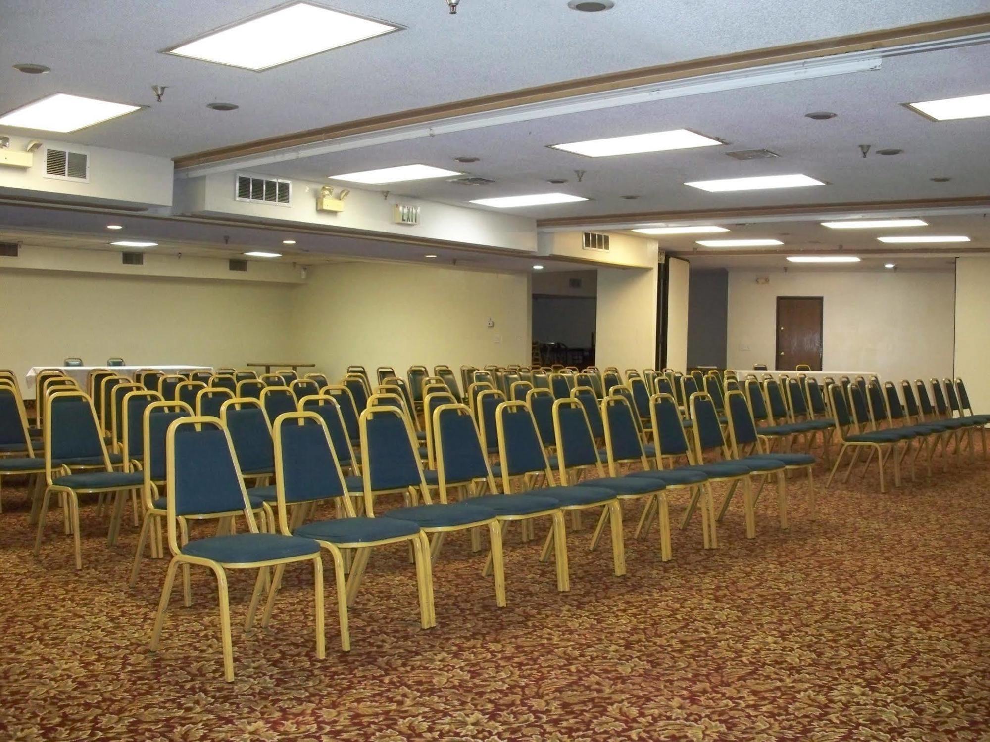 Hotel Ramada By Wyndham Burbank Airport Exterior foto