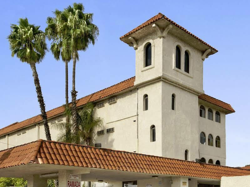 Hotel Ramada By Wyndham Burbank Airport Exterior foto