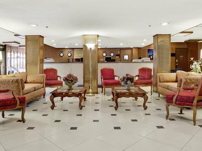 Hotel Ramada By Wyndham Burbank Airport Exterior foto