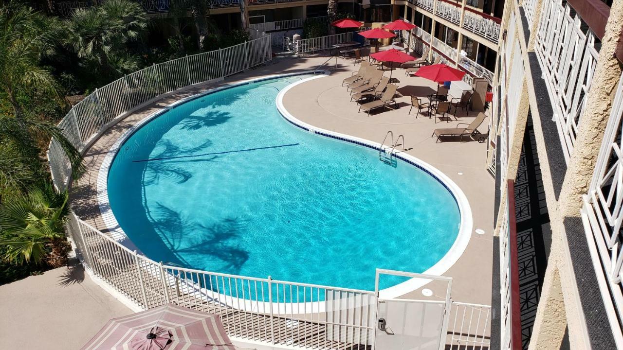 Hotel Ramada By Wyndham Burbank Airport Exterior foto