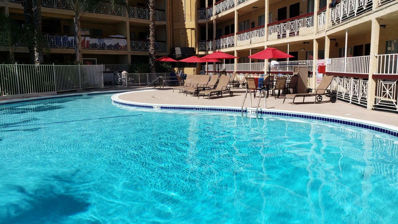 Hotel Ramada By Wyndham Burbank Airport Exterior foto